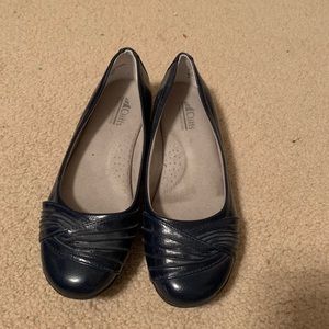 Navy Cliffs flats size 8 preowned